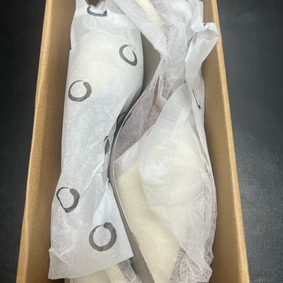 JOURNEE COLLECTION Womens Ivory Padded Reba Pointed Toe Buckle Flats 8.5 NEW - Picture 5 of 6